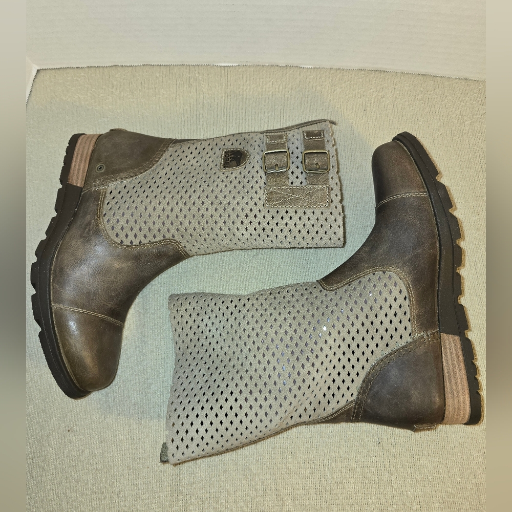 Sorel Major Perforated Pull On Leather Boots - Taupe/Tan Color size 7